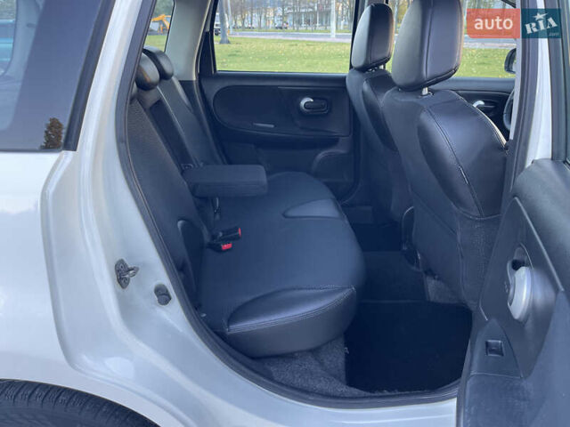 Білий Ніссан Ноут, об'ємом двигуна 1.6 л та пробігом 187 тис. км за 7500 $, фото 12 на Automoto.ua