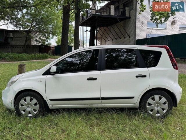 Белый Ниссан Ноут, объемом двигателя 1.39 л и пробегом 317 тыс. км за 3000 $, фото 4 на Automoto.ua