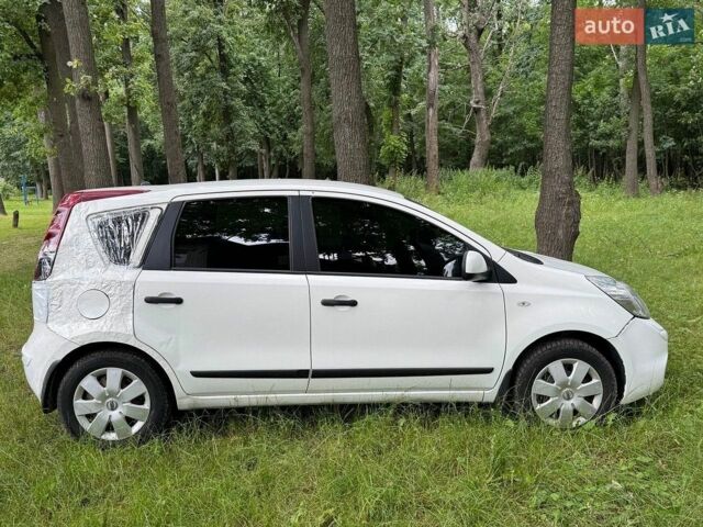 Білий Ніссан Ноут, об'ємом двигуна 1.39 л та пробігом 317 тис. км за 3000 $, фото 6 на Automoto.ua