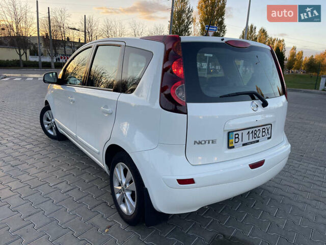 Білий Ніссан Ноут, об'ємом двигуна 1.6 л та пробігом 187 тис. км за 7500 $, фото 3 на Automoto.ua