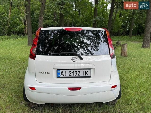 Белый Ниссан Ноут, объемом двигателя 1.39 л и пробегом 317 тыс. км за 3000 $, фото 5 на Automoto.ua
