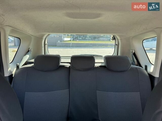 Белый Ниссан Ноут, объемом двигателя 1.39 л и пробегом 129 тыс. км за 8000 $, фото 20 на Automoto.ua