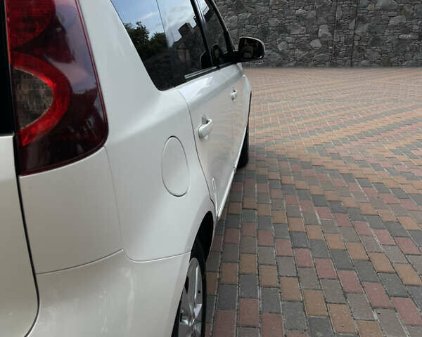 Ниссан Ноут 2012 в Житомире на Automoto.ua Белый Ниссан Ноут, объемом двигателя 1.39 л и пробегом 320 тыс. км за 4700 $, фото 4 на Automoto.ua