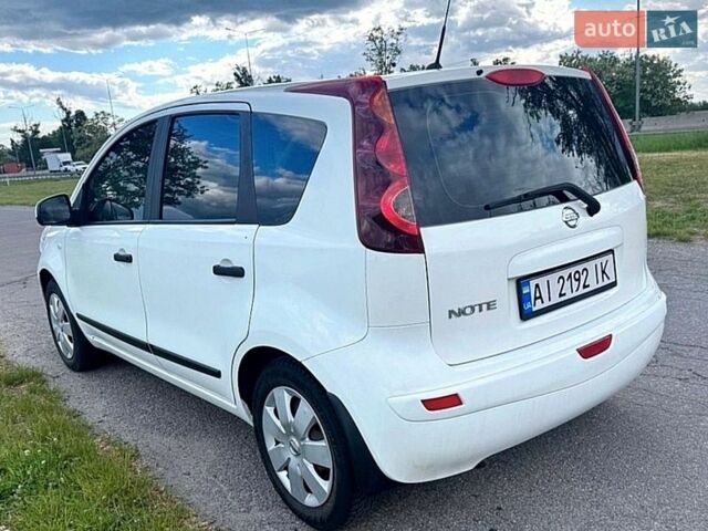 Белый Ниссан Ноут, объемом двигателя 1.39 л и пробегом 317 тыс. км за 3450 $, фото 2 на Automoto.ua