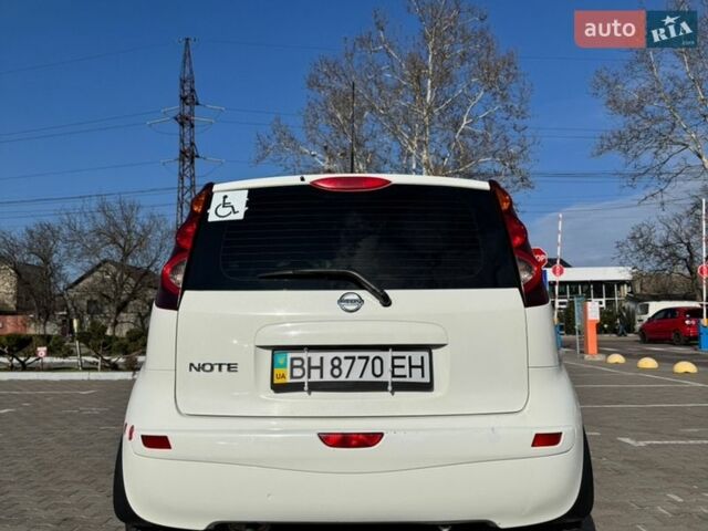 Белый Ниссан Ноут, объемом двигателя 1.39 л и пробегом 129 тыс. км за 8000 $, фото 2 на Automoto.ua