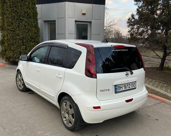 Белый Ниссан Ноут, объемом двигателя 1.39 л и пробегом 134 тыс. км за 7800 $, фото 2 на Automoto.ua