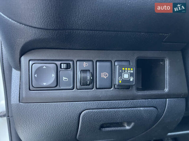 Білий Ніссан Ноут, об'ємом двигуна 1.6 л та пробігом 187 тис. км за 7500 $, фото 16 на Automoto.ua