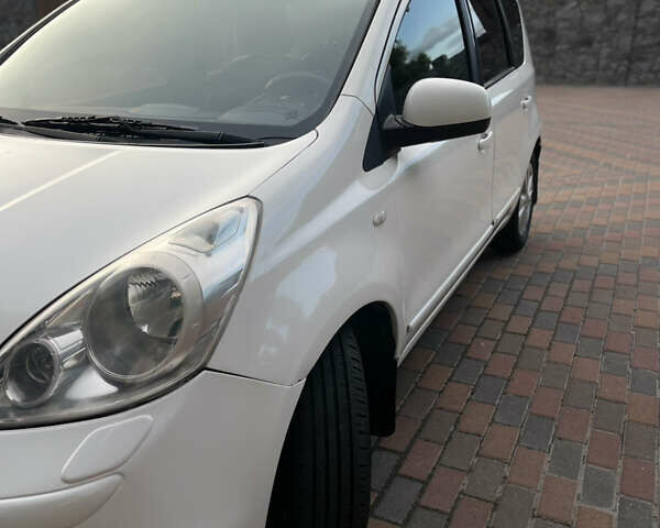 Ниссан Ноут 2012 в Житомире на Automoto.ua Белый Ниссан Ноут, объемом двигателя 1.39 л и пробегом 320 тыс. км за 4700 $, фото 35 на Automoto.ua