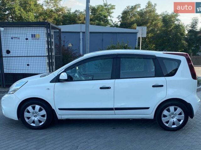 Білий Ніссан Ноут, об'ємом двигуна 1.6 л та пробігом 52 тис. км за 7700 $, фото 2 на Automoto.ua