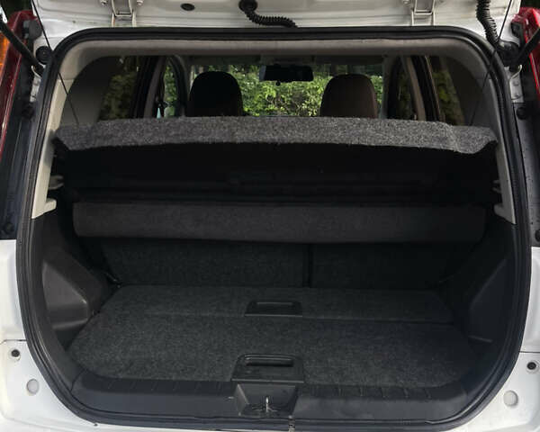 Ниссан Ноут 2012 в Житомире на Automoto.ua Белый Ниссан Ноут, объемом двигателя 1.39 л и пробегом 320 тыс. км за 4700 $, фото 38 на Automoto.ua