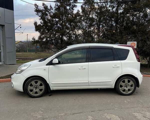 Белый Ниссан Ноут, объемом двигателя 1.39 л и пробегом 134 тыс. км за 7800 $, фото 1 на Automoto.ua