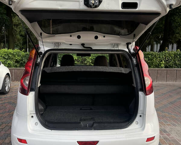 Ниссан Ноут 2012 в Житомире на Automoto.ua Белый Ниссан Ноут, объемом двигателя 1.39 л и пробегом 320 тыс. км за 4700 $, фото 21 на Automoto.ua