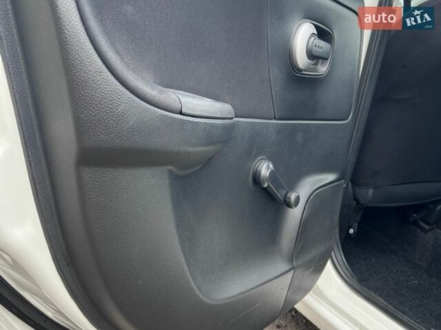 Белый Ниссан Ноут, объемом двигателя 1.46 л и пробегом 340 тыс. км за 4650 $, фото 5 на Automoto.ua
