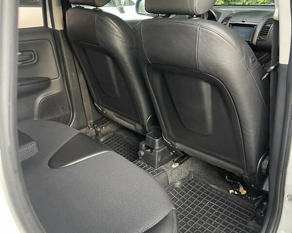 Ниссан Ноут 2012 в Житомире на Automoto.ua Белый Ниссан Ноут, объемом двигателя 1.39 л и пробегом 320 тыс. км за 4700 $, фото 16 на Automoto.ua