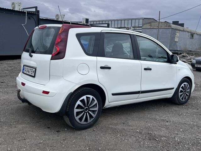 Белый Ниссан Ноут, объемом двигателя 1.5 л и пробегом 340 тыс. км за 4700 $, фото 2 на Automoto.ua