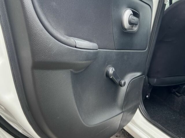 Белый Ниссан Ноут, объемом двигателя 1.5 л и пробегом 340 тыс. км за 4700 $, фото 21 на Automoto.ua