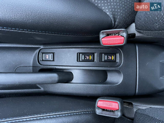 Білий Ніссан Ноут, об'ємом двигуна 1.6 л та пробігом 187 тис. км за 7500 $, фото 19 на Automoto.ua