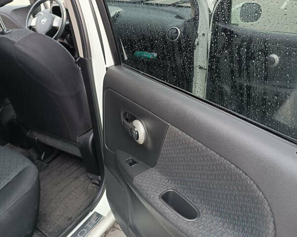 Белый Ниссан Ноут, объемом двигателя 1.5 л и пробегом 63 тыс. км за 7800 $, фото 5 на Automoto.ua