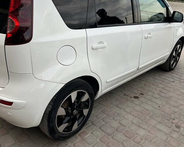 Белый Ниссан Ноут, объемом двигателя 1.39 л и пробегом 196 тыс. км за 5200 $, фото 5 на Automoto.ua