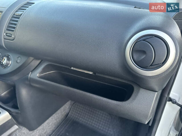 Белый Ниссан Ноут, объемом двигателя 1.6 л и пробегом 169 тыс. км за 10299 $, фото 40 на Automoto.ua