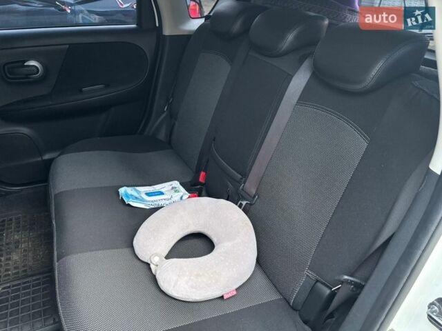 Білий Ніссан Ноут, об'ємом двигуна 1.39 л та пробігом 178 тис. км за 6100 $, фото 9 на Automoto.ua
