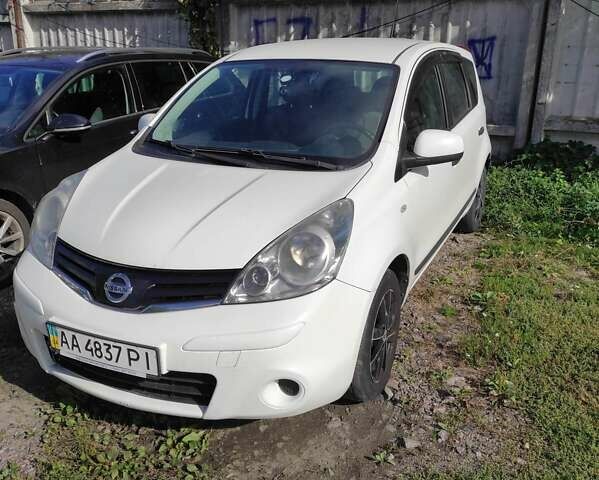 Білий Ніссан Ноут, об'ємом двигуна 1.4 л та пробігом 90 тис. км за 6000 $, фото 4 на Automoto.ua