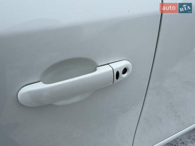 Белый Ниссан Ноут, объемом двигателя 1.6 л и пробегом 169 тыс. км за 9799 $, фото 18 на Automoto.ua