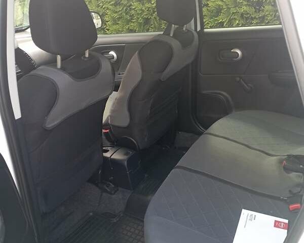 Белый Ниссан Ноут, объемом двигателя 1.39 л и пробегом 119 тыс. км за 7600 $, фото 6 на Automoto.ua