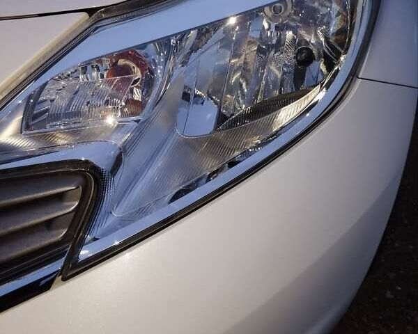 Белый Ниссан Ноут, объемом двигателя 1.2 л и пробегом 70 тыс. км за 7200 $, фото 40 на Automoto.ua