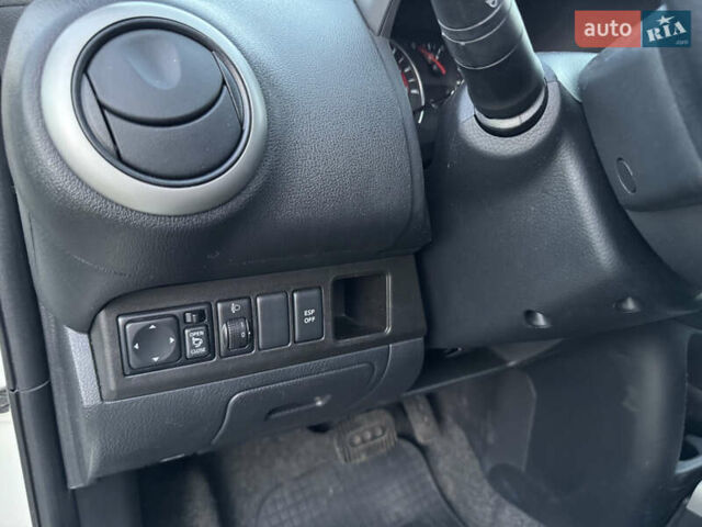 Білий Ніссан Ноут, об'ємом двигуна 1.6 л та пробігом 169 тис. км за 10300 $, фото 45 на Automoto.ua