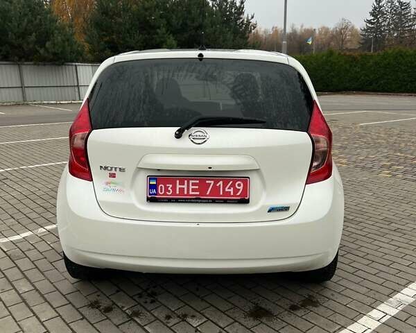 Белый Ниссан Ноут, объемом двигателя 1.5 л и пробегом 256 тыс. км за 8200 $, фото 1 на Automoto.ua