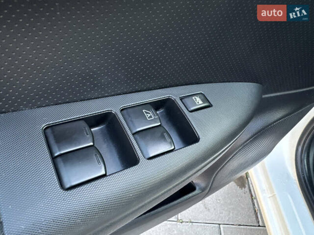 Белый Ниссан Ноут, объемом двигателя 1.6 л и пробегом 169 тыс. км за 10299 $, фото 33 на Automoto.ua