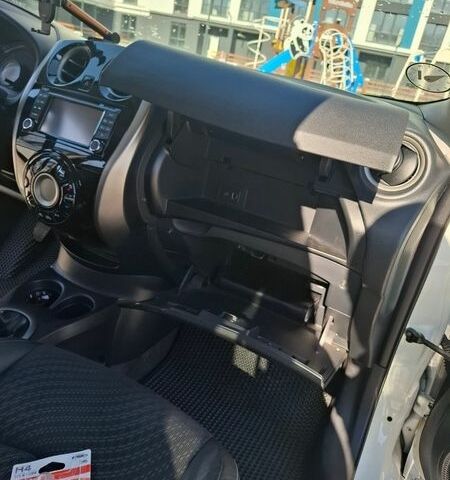 Білий Ніссан Ноут, об'ємом двигуна 1.5 л та пробігом 188 тис. км за 8000 $, фото 27 на Automoto.ua