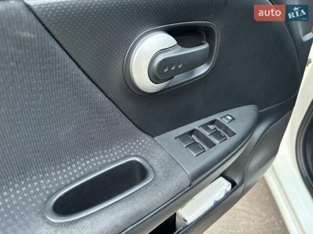 Білий Ніссан Ноут, об'ємом двигуна 1.39 л та пробігом 178 тис. км за 6100 $, фото 5 на Automoto.ua