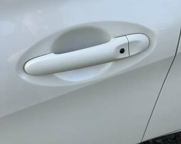 Белый Ниссан Ноут, объемом двигателя 1.2 л и пробегом 70 тыс. км за 7200 $, фото 10 на Automoto.ua