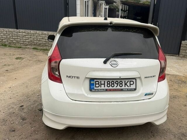 Белый Ниссан Ноут, объемом двигателя 1.2 л и пробегом 95 тыс. км за 8500 $, фото 2 на Automoto.ua