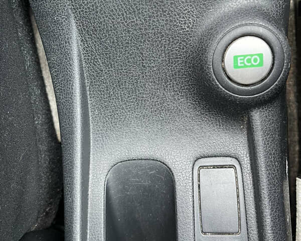 Білий Ніссан Ноут, об'ємом двигуна 1.5 л та пробігом 273 тис. км за 8000 $, фото 14 на Automoto.ua