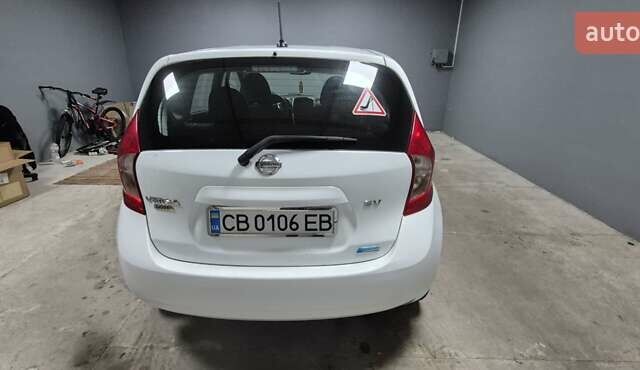 Білий Ніссан Ноут, об'ємом двигуна 1.6 л та пробігом 140 тис. км за 7500 $, фото 5 на Automoto.ua