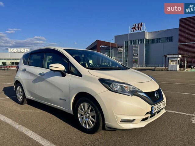 Белый Ниссан Ноут, объемом двигателя 1.2 л и пробегом 62 тыс. км за 11750 $, фото 6 на Automoto.ua