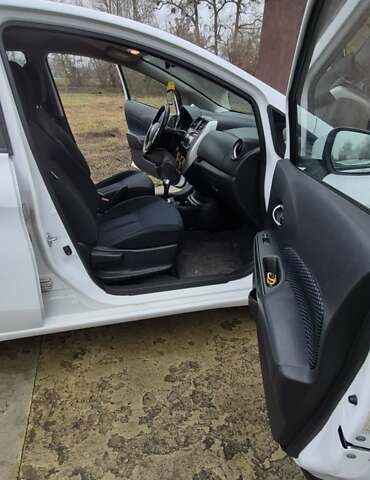 Білий Ніссан Ноут, об'ємом двигуна 1.6 л та пробігом 140 тис. км за 7500 $, фото 7 на Automoto.ua