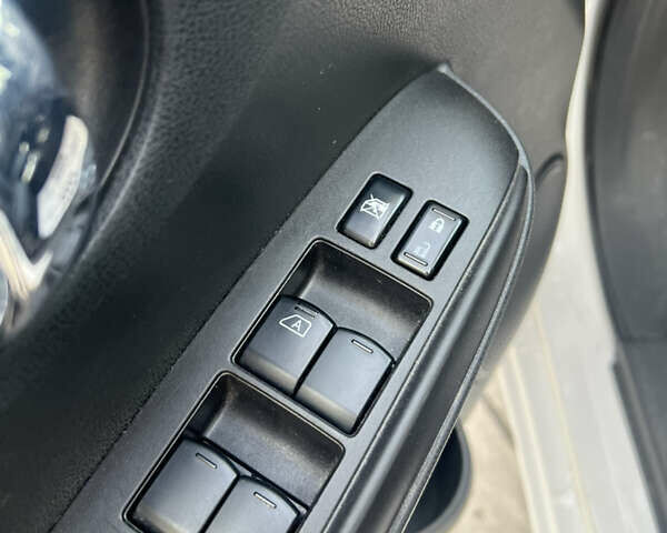 Білий Ніссан Ноут, об'ємом двигуна 1.6 л та пробігом 115 тис. км за 9400 $, фото 14 на Automoto.ua