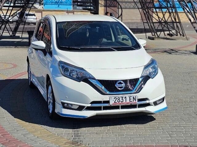 Белый Ниссан Ноут, объемом двигателя 1.2 л и пробегом 35 тыс. км за 10700 $, фото 3 на Automoto.ua