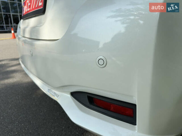 Білий Ніссан Ноут, об'ємом двигуна 1.2 л та пробігом 55 тис. км за 12800 $, фото 15 на Automoto.ua