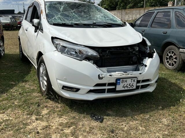 Білий Ніссан Ноут, об'ємом двигуна 1.2 л та пробігом 50 тис. км за 4000 $, фото 1 на Automoto.ua