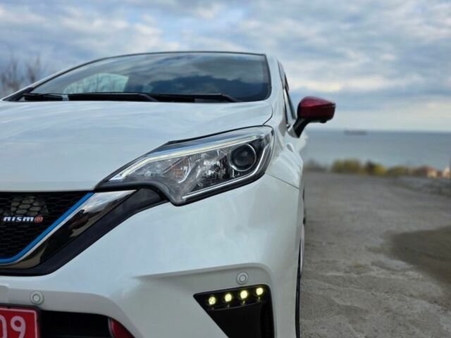 Білий Ніссан Ноут, об'ємом двигуна 1.2 л та пробігом 63 тис. км за 13500 $, фото 2 на Automoto.ua