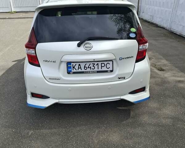 Белый Ниссан Ноут, объемом двигателя 1.2 л и пробегом 55 тыс. км за 12550 $, фото 2 на Automoto.ua