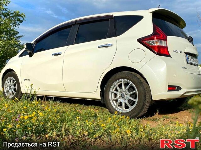 Белый Ниссан Ноут, объемом двигателя 1.2 л и пробегом 60 тыс. км за 12900 $, фото 3 на Automoto.ua