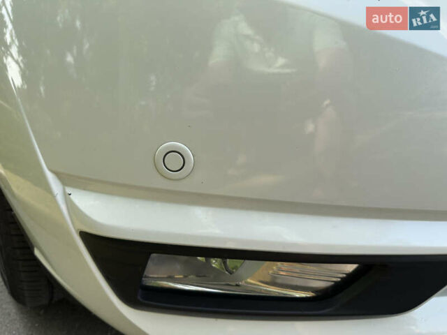 Білий Ніссан Ноут, об'ємом двигуна 1.2 л та пробігом 55 тис. км за 12800 $, фото 9 на Automoto.ua