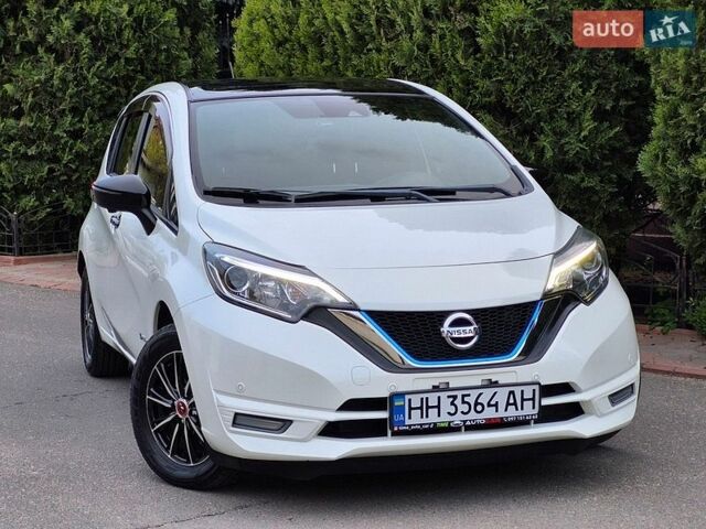 Белый Ниссан Ноут, объемом двигателя 1.2 л и пробегом 65 тыс. км за 12000 $, фото 4 на Automoto.ua