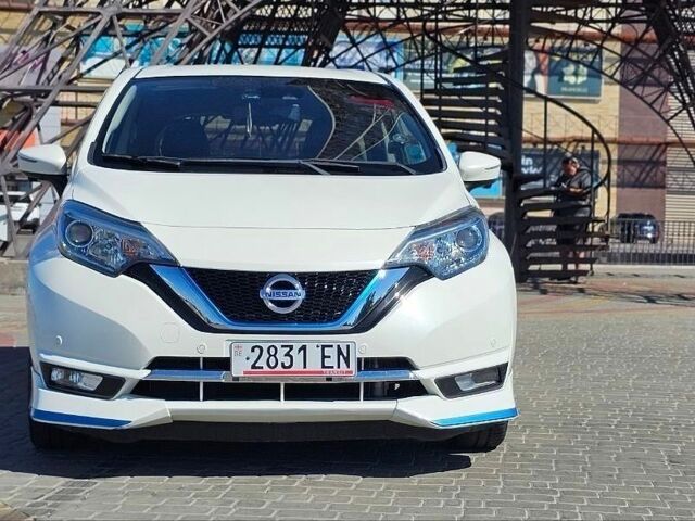 Белый Ниссан Ноут, объемом двигателя 1.2 л и пробегом 35 тыс. км за 10700 $, фото 5 на Automoto.ua